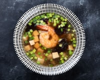 Soupe miso au tofu et champignons