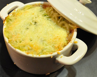 Composé d'une purée de courgettes et de pommes de terre, ce hachis parmentier en devient délicatement parfumé et fondant.La farce est également garnie de petits légumes…
