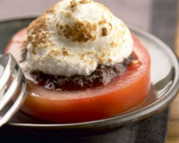 Tomate de France meringuée au basilic et olives noires