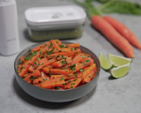 Carottes à la chermoula et pesto de fanes de carottes