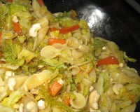 Poêlée de chou, carottes et noix de cajou