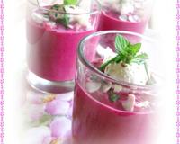 Gaspacho de betterave et yaourt au lait de chèvre.