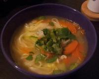 Soupe rafraîchissante, de part ces légumes croquants et son bouillon parfumé au gingembre.