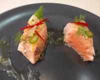 Le pavé cuit et les zestes ne brûlent pas. On conserve ainsi tout le moelleux du poisson et surtout son délicieux goût.