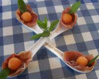 La bille de melon placée sur le jambon en fait ressortir toutes les saveurs et les subtilités gustatives.