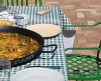 Pas de chorizo, pas de crevettes : voici la vraie recette de la paella espagnole comme là-bas