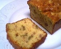 C'est un cake au thon moelleux à l'intérieur à manger en entrée ou à l'apero