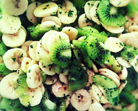 Salade de bananes et de kiwis