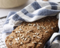 Il s'agit de l'une des recettes de pain les plus faciles à réaliser dans le monde, sans pétrissage : rien de plus simple!Le pain peut être congelé et décongelé pour accompagner…