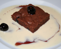 Brownies aux cerises amajena, crème anglaise