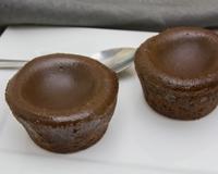 De jolis fondants ultra-léger, sans beurre et sans gluten avec seulement 5 ingrédients. La compote remplace le beurre et apporte un fondant parfait.