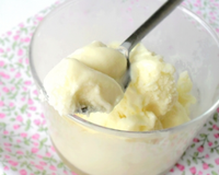 Cette glace est extrêmement onctueuse et crémeuse, facile à faire en plus, avec 3 ingrédients seulement.