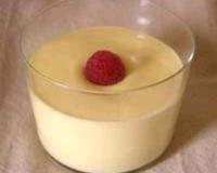 Mousse à base de crème fraîche liquide et de chocolat blanc.