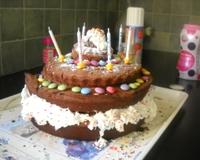 Un gâteau magnifique pour un anniversaire délicieux
