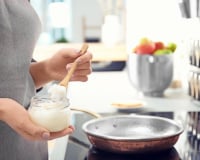 Alerte conso : cette huile de coco très populaire rappelée en urgence car elle contient des substances dangereuses