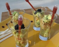 Verrines avocat et saumon et leurs pipettes de sauce