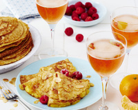 Crêpes au cidre, sauce mandarine et framboises