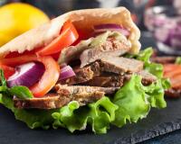 Pourquoi appelle-t-on les kebabs des sandwichs grecs ?