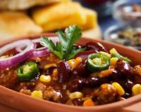 Une recette plus simple qu'il n'y parait si on choisit du maïs et des haricots rouges en boîtes de conserve !