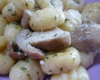 Gnocchis d'automne aux cèpes et éclats de noisettes