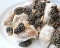 Poulet au vin jaune et aux morilles
