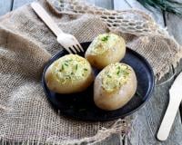 Simple, rapide à faire, cette recette de pommes de terre farcies est idéale pour accompagner vos plats d’automne