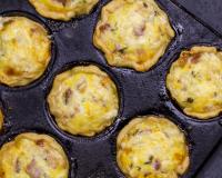 Voici comment faire des mini gratins express avec un simple moule à muffins !