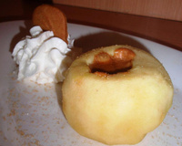 Pomme fondante au cœur de spéculoos (micro onde)