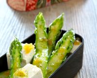 Dans le bento, tout est beau : pour les férus d'évasion et de nouveautés, voici une recette simplissime, diététique et gourmande mise en boîte par Sonia Ezgulian.A nous…