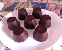Une mousse à la mascarpone cachée dans une coque de chocolat noir