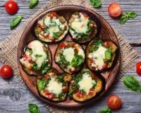 “Une bonne façon de manger des légumes tout en se faisant plaisir !” : cette recette de pizza à l’aubergine plaira à coup sûr aux enfants !