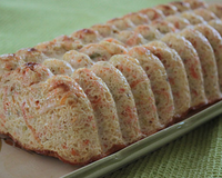 Une terrine à déguster tiède ou froide... accompagnée d'une petite sauce crème fraîche, citron, ciboulette... Un vrai régal...Une recette proposée par Patchouka du blog…