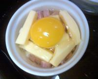 C'est une recette à base d'oeuf et de lardons changeant du traditionnelle oeuf à la poêle.