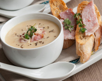 Velouté de panais et mouillettes de jambon pata negra