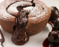 Coulant au chocolat et ses cerises au sirop