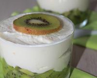 Voilà un dessert délicieux, frais et exotique alliant l'acidité du kiwi à la douceur du chocolat blanc.