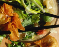 Une soupe étonnante avec ses raviolis de deux façons