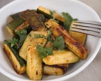 Une poêlée de courgettes relevée par la moutarde et les épices.Une recette proposée par Marie du blog 'Paris dans ma cuisine'.