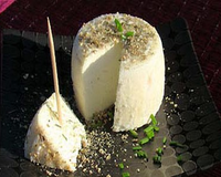 Fromage de chèvre frais aux poivres