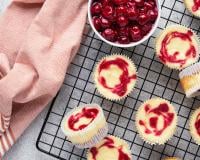 Cyril Lignac partage une recette de cheesecake marbré très gourmand à faire avec des fruits rouges surgelés