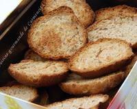 De délicieux petits pains grillés pour se régaler au petit déjeuner, ils n'ont rien à envier à ceux du commerce.