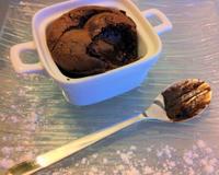 Voici un délicieux dessert fondant au chocolat, à déguster tiède ou froid (mais tiède c'est meilleur)