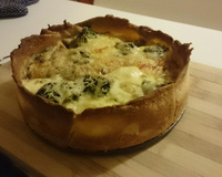 Tarte aux brocolis sur lit de roquefort