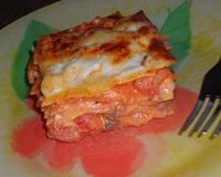 Une variante de lasagnes au saumon avec de la sauce tomates, pour changer un peu de la béchamel.