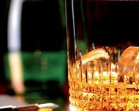 La palette aromatique du whisky est d'autant plus magnifiée que la force alcoolique est allégée par le PERRIER subtilement dosé. Assurément un moment prestigieux et fort…