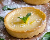 De bonnes petites tartes à base de pâte sablée et de citron...