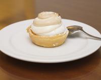 Une délicieuse tartelette au citron vert revisitée toute en rondeurs.