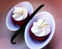 Des cupcakes au chocolat et crème au beurre vanillé à base de meringue suisse