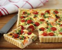 Une délicieuse quiche au saumon à base de Vache qui rit.