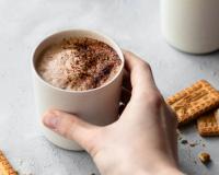 Comment préparer une tasse de “Dirty Chaï Latte”, cette boisson chaude à base de café et d’épices très réconfortante ?